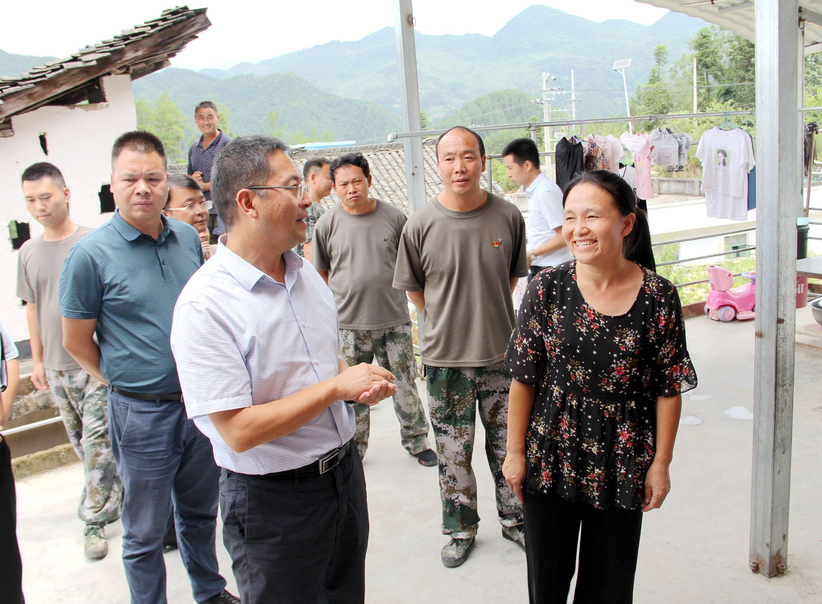 钟汰甬到沿河宣讲省委十二届七次全会精神,督导脱贫攻坚工作
